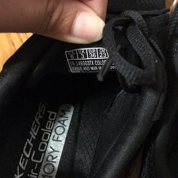 Comfy sneakers 👟🖤 - Picture 6 of 12